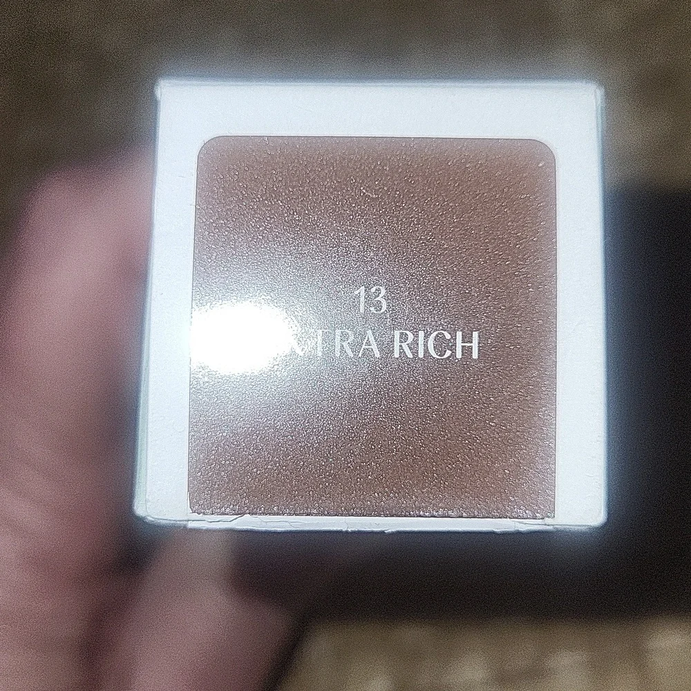 HUDA BEAUTY GloWish Multi-Dew Skin Tint